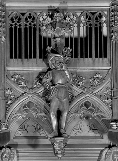 Vue de la douzième statuette du dais : bourreau en armure. © Région Bourgogne-Franche-Comté, Inventaire du patrimoine