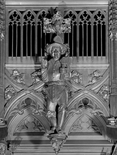 Vue de la neuvième statuette du dais : bourreau avec une hache. © Région Bourgogne-Franche-Comté, Inventaire du patrimoine