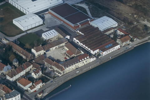 Vue aérienne depuis le sud-est en 1998. © Région Bourgogne-Franche-Comté, Inventaire du patrimoine