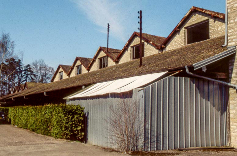 Quai couvert et magasins industriels depuis le sud. © Région Bourgogne-Franche-Comté, Inventaire du patrimoine