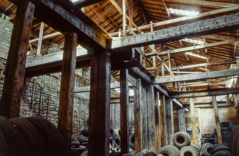 Intérieur d'un magasin industriel. © Région Bourgogne-Franche-Comté, Inventaire du patrimoine