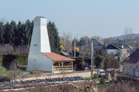 Puits de sondage nord (en service) depuis l'entrée. © Région Bourgogne-Franche-Comté, Inventaire du patrimoine