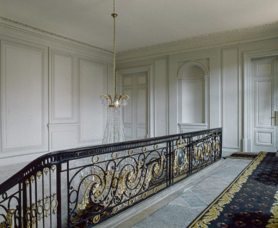 Intérieur : escalier d'honneur, vue du palier. © Région Bourgogne-Franche-Comté, Inventaire du patrimoine