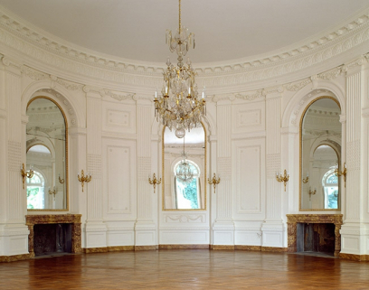 Intérieur : le salon ovale, vue des deux cheminées. © Région Bourgogne-Franche-Comté, Inventaire du patrimoine