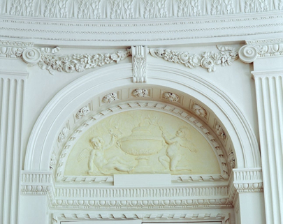 Intérieur : le salon ovale, détail d'un dessus de porte. © Région Bourgogne-Franche-Comté, Inventaire du patrimoine