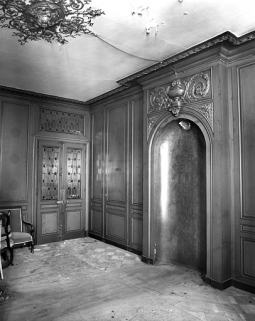 Logis principal : vue d'une pièce du premier étage avec la niche du poêle. © Région Bourgogne-Franche-Comté, Inventaire du patrimoine