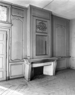 Logis principal : vue d'une cheminée dans une pièce du premier étage. © Région Bourgogne-Franche-Comté, Inventaire du patrimoine