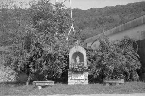 Oratoire Notre-Dame des malades dressé en souvenir de la maladrerie : vue générale. © Région Bourgogne-Franche-Comté, Inventaire du patrimoine
