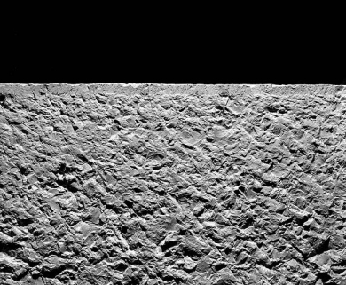 Bloc inachevé servant de couverture dans le passage au droit de la onzième pile sud au niveau de la coursière de l'abside. © Région Bourgogne-Franche-Comté, Inventaire du patrimoine