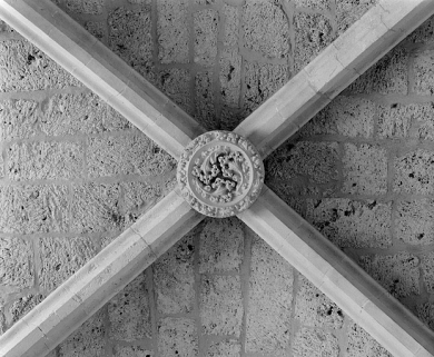 Clef de voûte de l'ancienne sacristie (travée sud). © Région Bourgogne-Franche-Comté, Inventaire du patrimoine