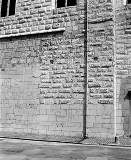 Détail du flanc sud : couture à hauteur de la troisième travée. © Région Bourgogne-Franche-Comté, Inventaire du patrimoine