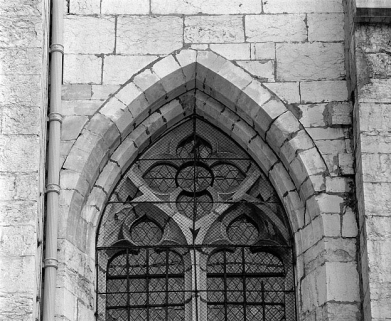 Détail de la baie orientale de l'ancienne chapelle de Neuville. © Région Bourgogne-Franche-Comté, Inventaire du patrimoine
