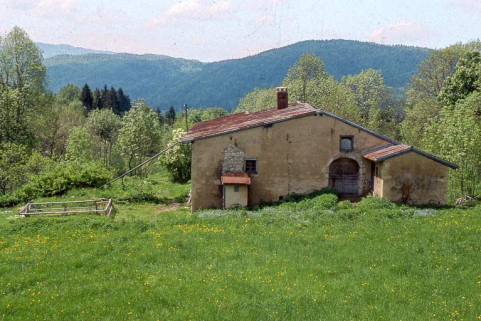 Face gauche et accès à la grange haute. © Région Bourgogne-Franche-Comté, Inventaire du patrimoine