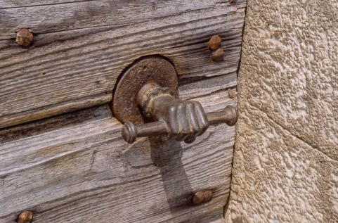 La poignée de la porte d'accès au logis. © Région Bourgogne-Franche-Comté, Inventaire du patrimoine