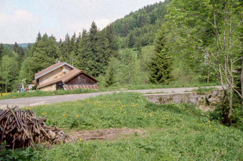 Emplacement du bassin de retenue. © Région Bourgogne-Franche-Comté, Inventaire du patrimoine Emplacement du bassin de retenue. © Région Bourgogne-Franche-Comté, Inventaire du patrimoine