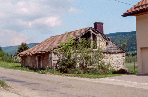 Façade antérieure et face droite. © Région Bourgogne-Franche-Comté, Inventaire du patrimoine Façade antérieure et face droite. © Région Bourgogne-Franche-Comté, Inventaire du patrimoine