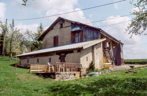 Face gauche. © Région Bourgogne-Franche-Comté, Inventaire du patrimoine Face gauche. © Région Bourgogne-Franche-Comté, Inventaire du patrimoine