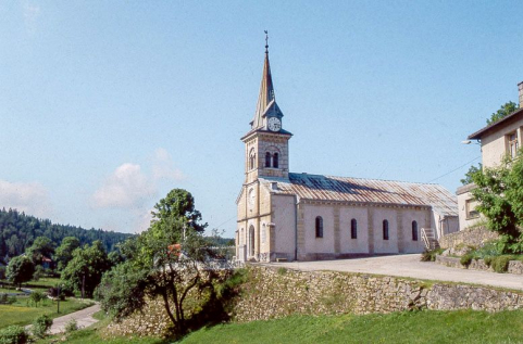 Façade antérieure et face droite. © Région Bourgogne-Franche-Comté, Inventaire du patrimoine Façade antérieure et face droite. © Région Bourgogne-Franche-Comté, Inventaire du patrimoine