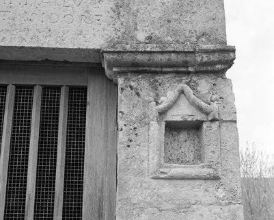 La niche du piédroit de la porte. © Région Bourgogne-Franche-Comté, Inventaire du patrimoine La niche du piédroit de la porte. © Région Bourgogne-Franche-Comté, Inventaire du patrimoine