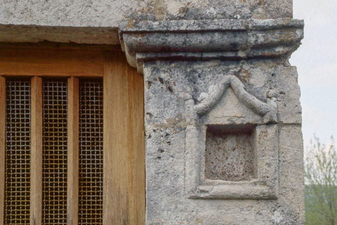 La niche du piédroit de la porte. © Région Bourgogne-Franche-Comté, Inventaire du patrimoine La niche du piédroit de la porte. © Région Bourgogne-Franche-Comté, Inventaire du patrimoine