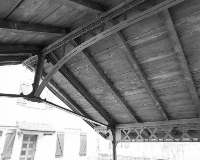 Charpente métallique : faîtage et sablière. © Région Bourgogne-Franche-Comté, Inventaire du patrimoine Charpente métallique : faîtage et sablière. © Région Bourgogne-Franche-Comté, Inventaire du patrimoine