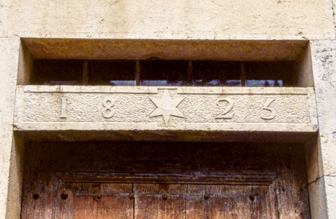 Date portée sur le linteau de la porte d'accès. © Région Bourgogne-Franche-Comté, Inventaire du patrimoine Date portée sur le linteau de la porte d'accès. © Région Bourgogne-Franche-Comté, Inventaire du patrimoine