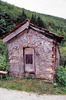 Resserre appelée aussi "grenier fort". © Région Bourgogne-Franche-Comté, Inventaire du patrimoine Resserre appelée aussi "grenier fort". © Région Bourgogne-Franche-Comté, Inventaire du patrimoine