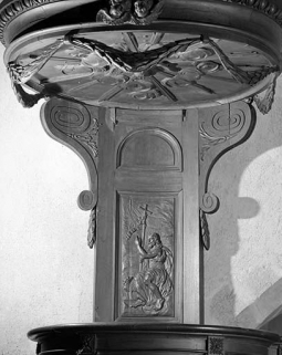 Panneau du dorsal : le Bon Pasteur. © Région Bourgogne-Franche-Comté, Inventaire du patrimoine Panneau du dorsal : le Bon Pasteur. © Région Bourgogne-Franche-Comté, Inventaire du patrimoine
