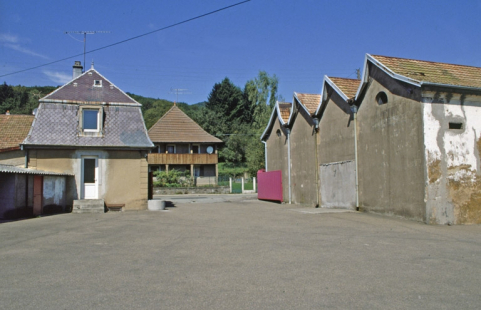 Conciergerie et murs-pignons d'un atelier de fabrication. © Région Bourgogne-Franche-Comté, Inventaire du patrimoine