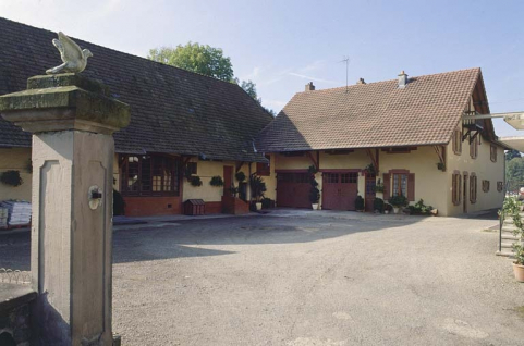 Atelier de fabrication (alimentation pour bétail) et logement ouvrier. © Région Bourgogne-Franche-Comté, Inventaire du patrimoine Atelier de fabrication (alimentation pour bétail) et logement ouvrier. © Région Bourgogne-Franche-Comté, Inventaire du patrimoine