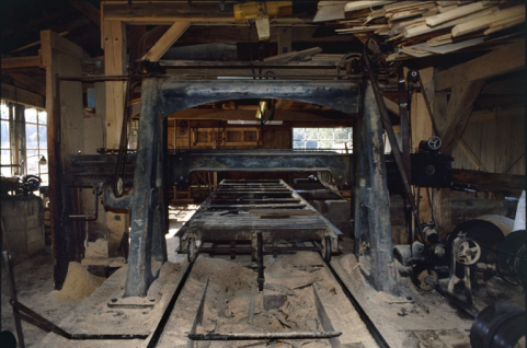 Châssis de scie et son chariot. © Région Bourgogne-Franche-Comté, Inventaire du patrimoine Châssis de scie et son chariot. © Région Bourgogne-Franche-Comté, Inventaire du patrimoine