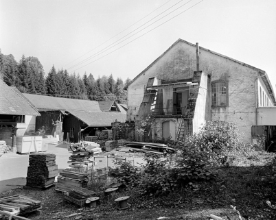 Pignon nord et contreforts de la salle de tissage. Les contreforts ont été placés contre ce pignon afin de réduire les oscillations provoquées par le fonctionnement des métiers à tisser. © Région Bourgogne-Franche-Comté, Inventaire du patrimoine