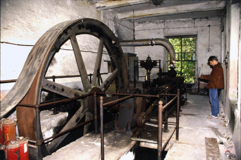 Vue d'ensemble de la salle des machines avec sa machine à vapeur. © Région Bourgogne-Franche-Comté, Inventaire du patrimoine