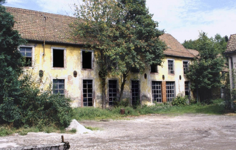Atelier de réparation depuis la cour. © Région Bourgogne-Franche-Comté, Inventaire du patrimoine
