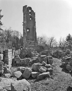 Elévation de la tour Saint-Denis depuis l'ouest. © Région Bourgogne-Franche-Comté, Inventaire du patrimoine