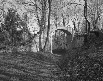 Porte nord conduisant dans la vallée de la Loue. © Région Bourgogne-Franche-Comté, Inventaire du patrimoine