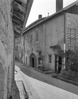 Façade antérieure de trois quarts droit. © Région Bourgogne-Franche-Comté, Inventaire du patrimoine Façade antérieure de trois quarts droit. © Région Bourgogne-Franche-Comté, Inventaire du patrimoine