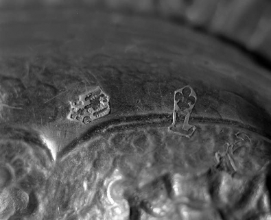 Détail : les poinçons sous le pied. © Région Bourgogne-Franche-Comté, Inventaire du patrimoine