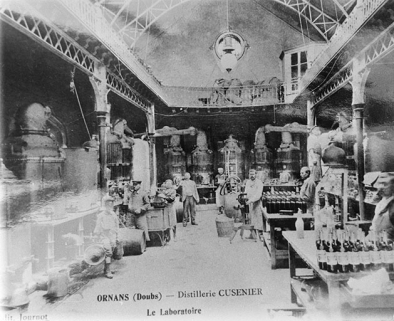 Ornans (Doubs) - Distillerie Cusenier. Le laboratoire, limite 19e siècle 20e siècle. © Région Bourgogne-Franche-Comté, Inventaire du patrimoine