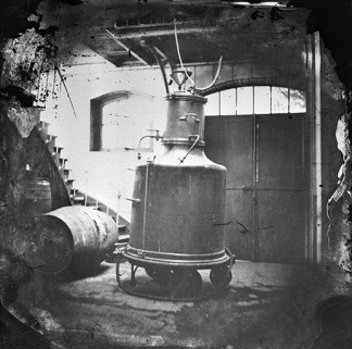 Vue générale d'un alambic, limite 19e siècle 20e siècle. © Région Bourgogne-Franche-Comté, Inventaire du patrimoine