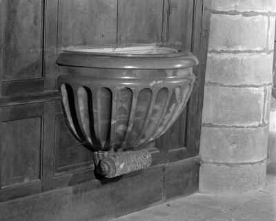 Bénitier : vue de trois quart gauche. © Région Bourgogne-Franche-Comté, Inventaire du patrimoine