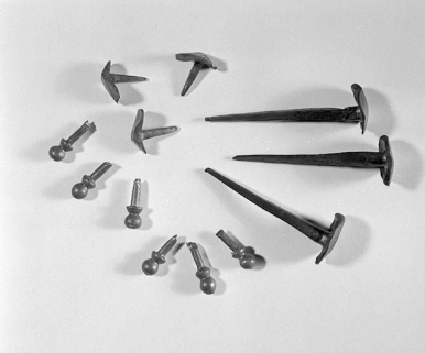Exemple de fabrication : clous et pointes de toupies. © Région Bourgogne-Franche-Comté, Inventaire du patrimoine Exemple de fabrication : clous et pointes de toupies. © Région Bourgogne-Franche-Comté, Inventaire du patrimoine