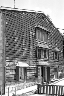 Façade droite. © Région Bourgogne-Franche-Comté, Inventaire du patrimoine Façade droite. © Région Bourgogne-Franche-Comté, Inventaire du patrimoine