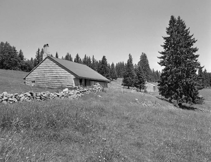 Façade antérieure et face gauche. © Région Bourgogne-Franche-Comté, Inventaire du patrimoine Façade antérieure et face gauche. © Région Bourgogne-Franche-Comté, Inventaire du patrimoine