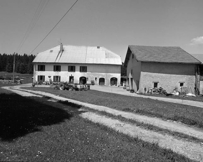 Vue éloignée de la façade antérieure. © Région Bourgogne-Franche-Comté, Inventaire du patrimoine