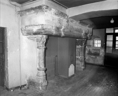 Vue intérieure, cheminée. © Région Bourgogne-Franche-Comté, Inventaire du patrimoine Vue intérieure, cheminée. © Région Bourgogne-Franche-Comté, Inventaire du patrimoine