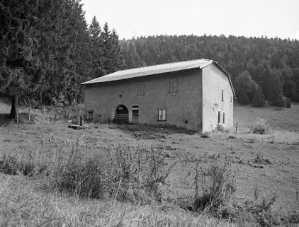 Façades nord-ouest et sud-ouest vues de trois quarts. © Région Bourgogne-Franche-Comté, Inventaire du patrimoine