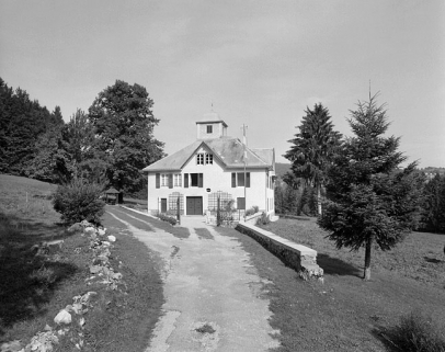 Façade antérieure, vue éloignée. © Région Bourgogne-Franche-Comté, Inventaire du patrimoine Façade antérieure, vue éloignée. © Région Bourgogne-Franche-Comté, Inventaire du patrimoine