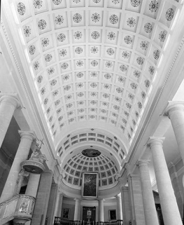 La fausse voûte en plein cintre du vaisseau central. © Région Bourgogne-Franche-Comté, Inventaire du patrimoine La fausse voûte en plein cintre du vaisseau central. © Région Bourgogne-Franche-Comté, Inventaire du patrimoine