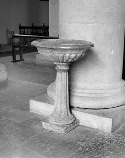 Vue générale d'un bénitier, de face. © Région Bourgogne-Franche-Comté, Inventaire du patrimoine